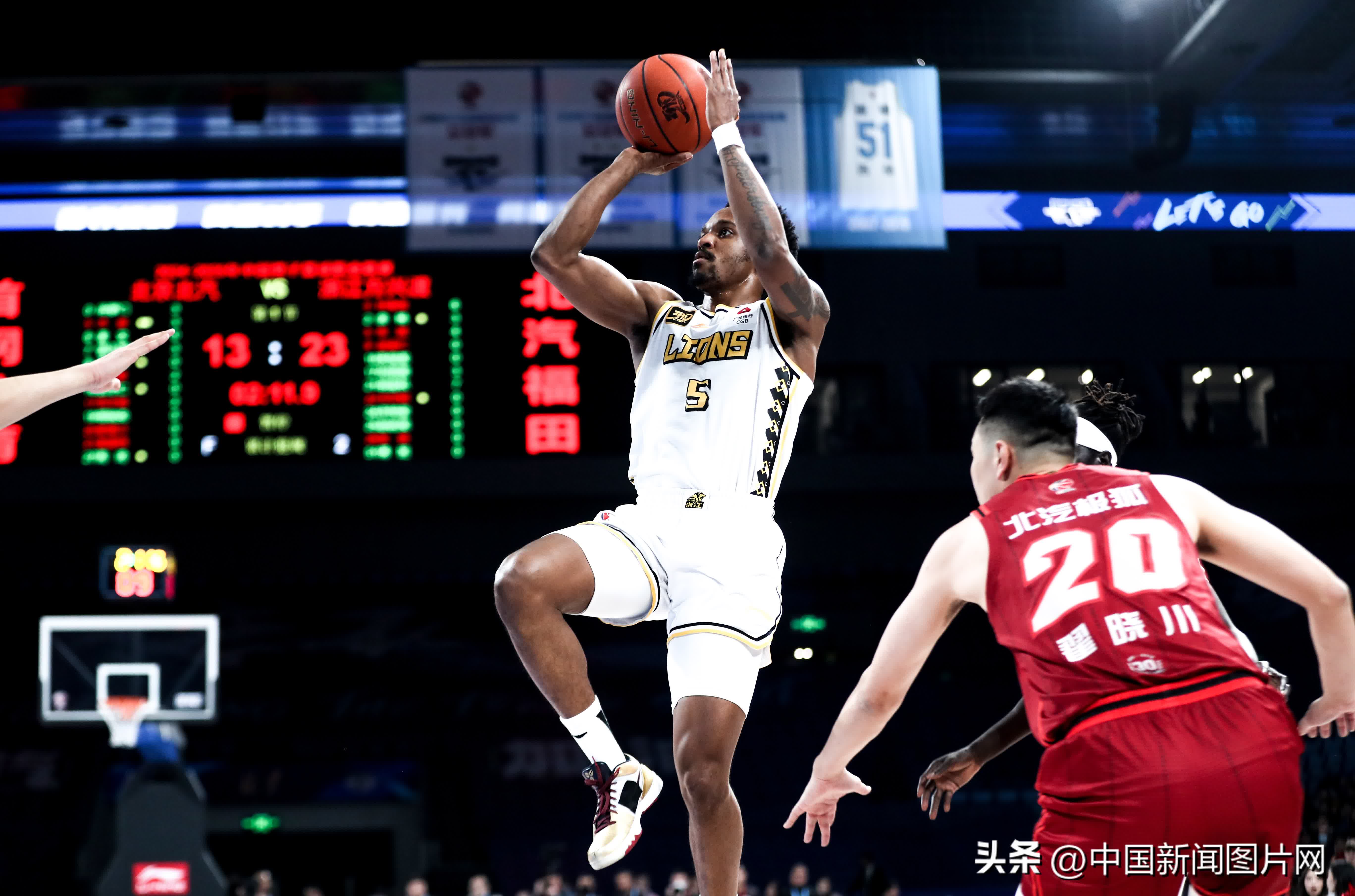 胜负悬念！国内篮球职业联赛赛场火爆