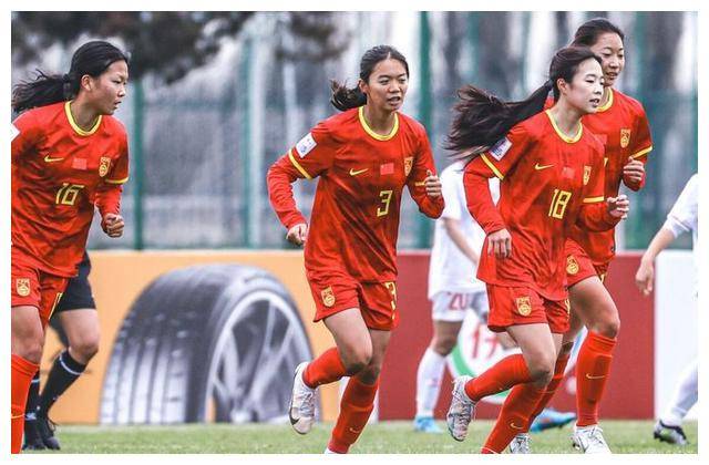 包含冠军归来！国家女足登顶胜利，全队庆祝精彩战果的词条