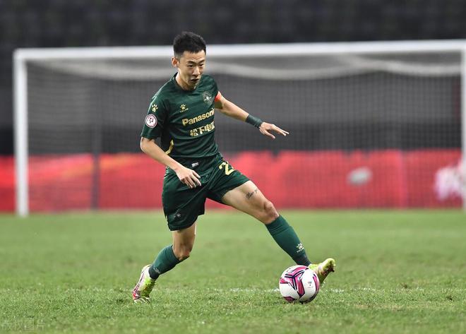 浙江银狮队在场上奋勇拼搏，取得辉煌胜利