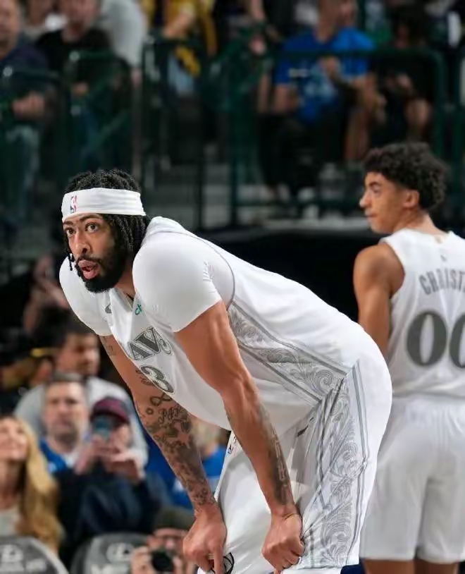 包含热火复出首战，掀起高潮状态火爆，浓眉哥成为焦点！的词条