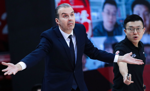 阿尔卡拉斯赛点兑现，莱比锡淘汰山东泰山晋级四强，主帅激动落泪(阿尔卡拉斯最新战况)