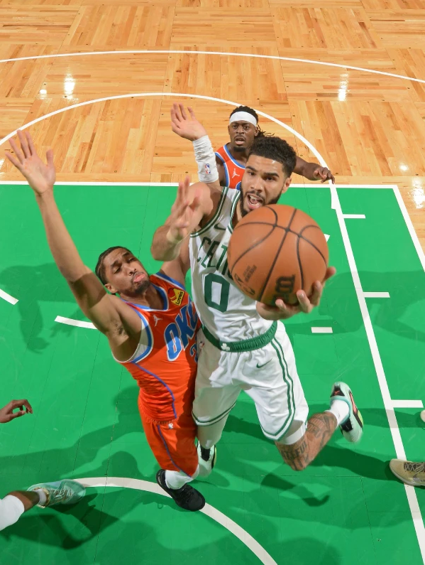 包含世俱杯战况：俄克拉荷马城雷霆防线稳固，圣安东尼奥马刺进攻受阻，高芙成最佳的词条